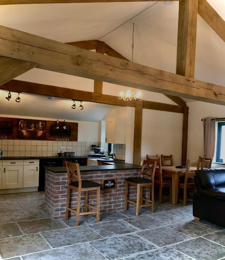 Trelaske Mill Cider Barn-With Hot Tub, Fire Pit Bbq Lewannick Εξωτερικό φωτογραφία
