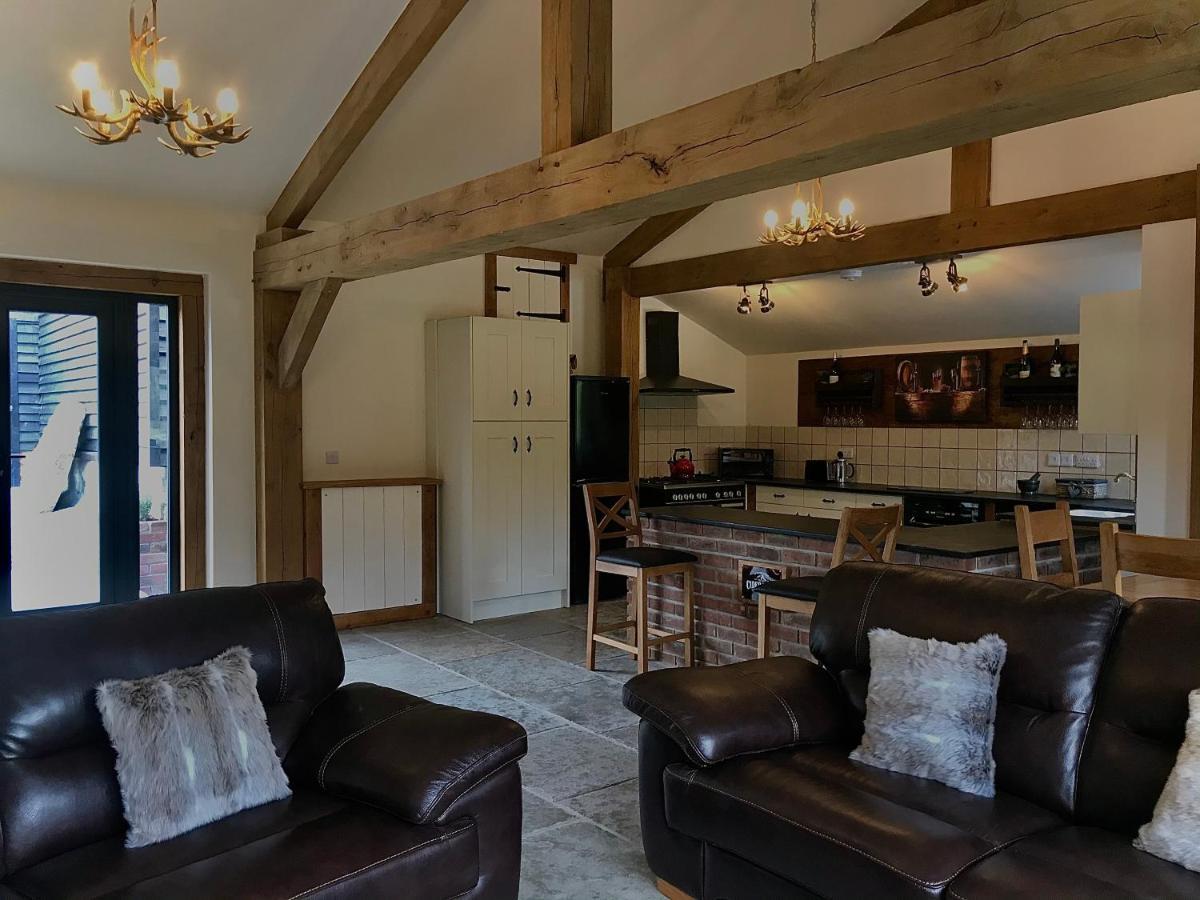 Trelaske Mill Cider Barn-With Hot Tub, Fire Pit Bbq Lewannick Εξωτερικό φωτογραφία