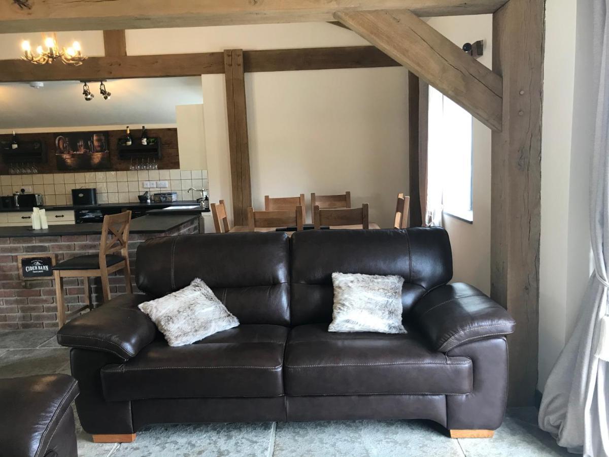 Trelaske Mill Cider Barn-With Hot Tub, Fire Pit Bbq Lewannick Εξωτερικό φωτογραφία
