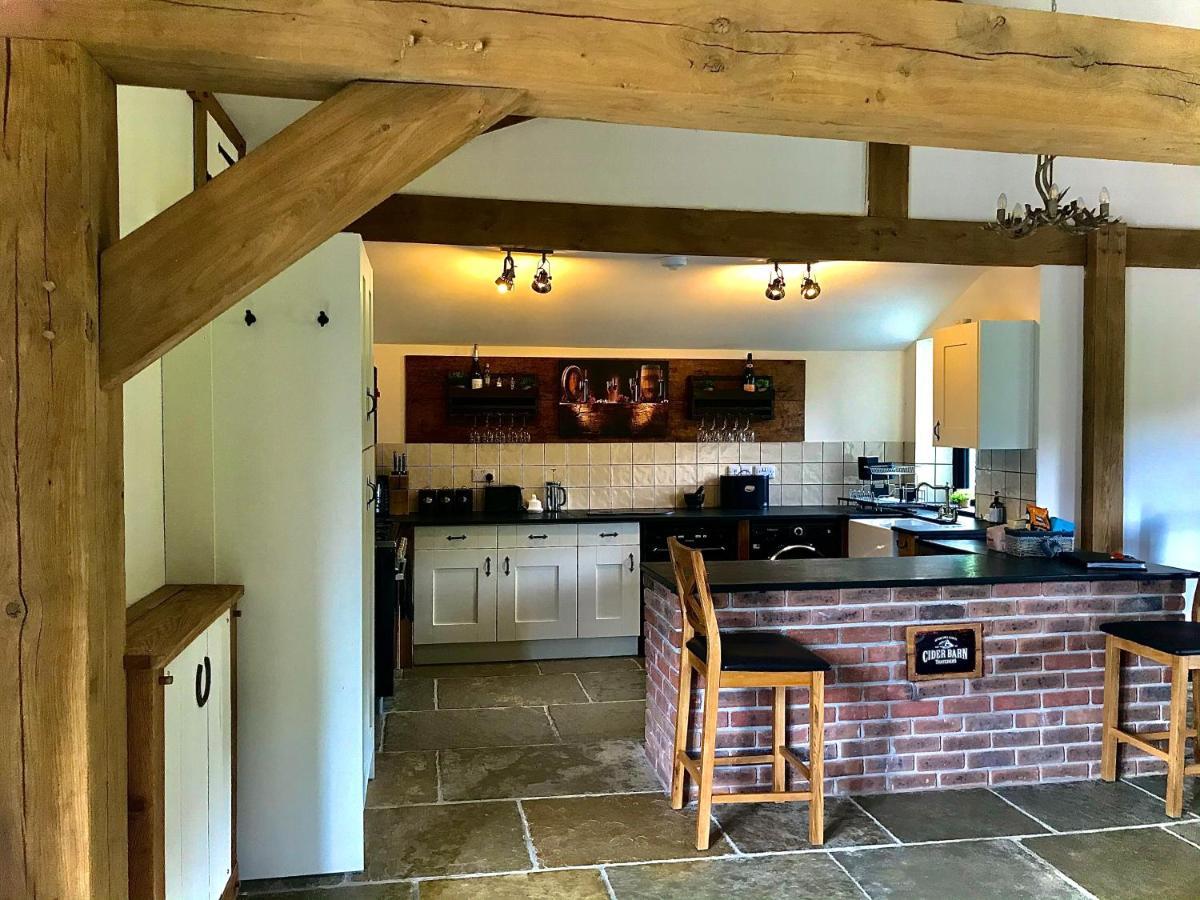 Trelaske Mill Cider Barn-With Hot Tub, Fire Pit Bbq Lewannick Εξωτερικό φωτογραφία